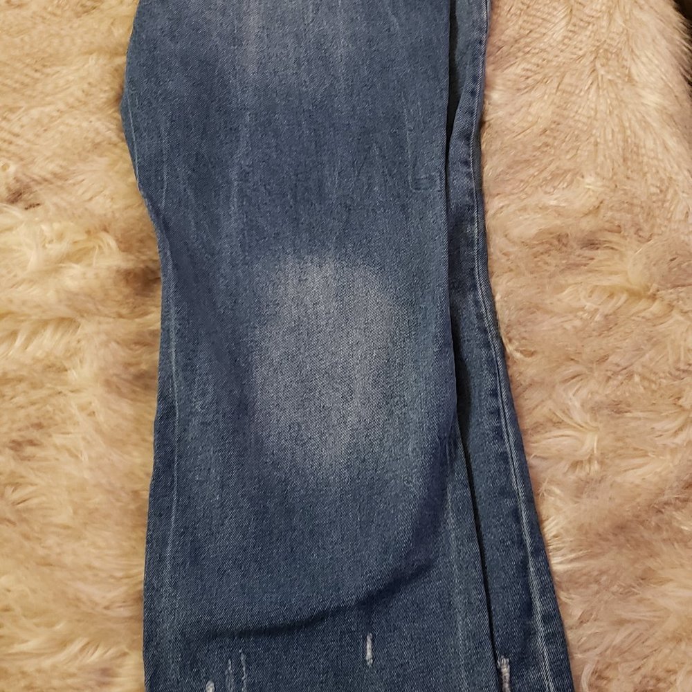Blue Jean - Picture 2 of 4
